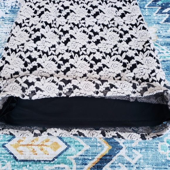Black and white lace pattern dress or tunic - Picture 6 of 8